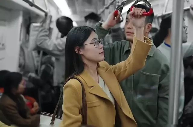 《滤镜》上集播出：男主角触碰女性后视觉恢复彩色 细节速览