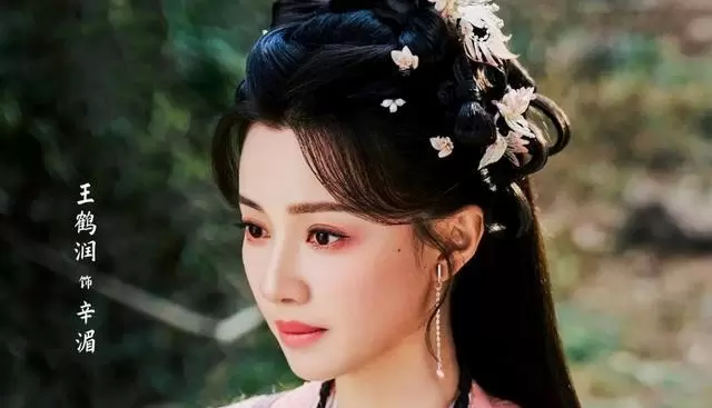 《佳偶天成》开播1日登顶平台热播榜，任嘉伦王鹤润演绎“先婚后寡”古装新设定 情报图