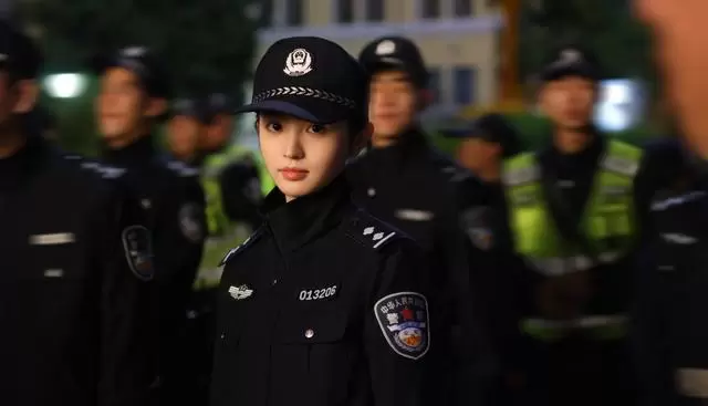 田曦薇为《低智商犯罪》提前三个月进警务基地训练 相关图片