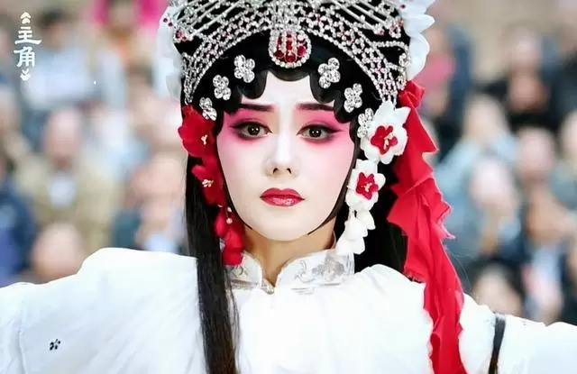 央视一套黄金档双剧连播：《喀什恋歌》启幕南疆叙事，《主角》接档演绎秦腔史诗 细节速览